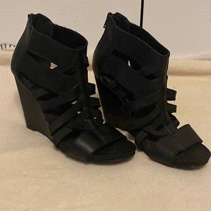 Women Nine West black sandal size 7 1/2